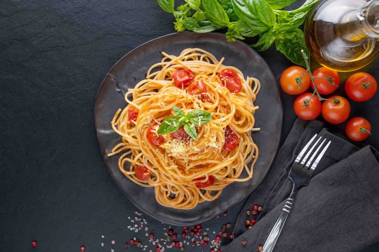 Spaghetti pomodoro cucina italiana