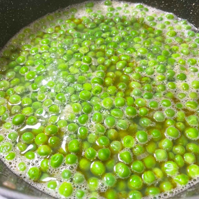 Pasta piselli provola step 1