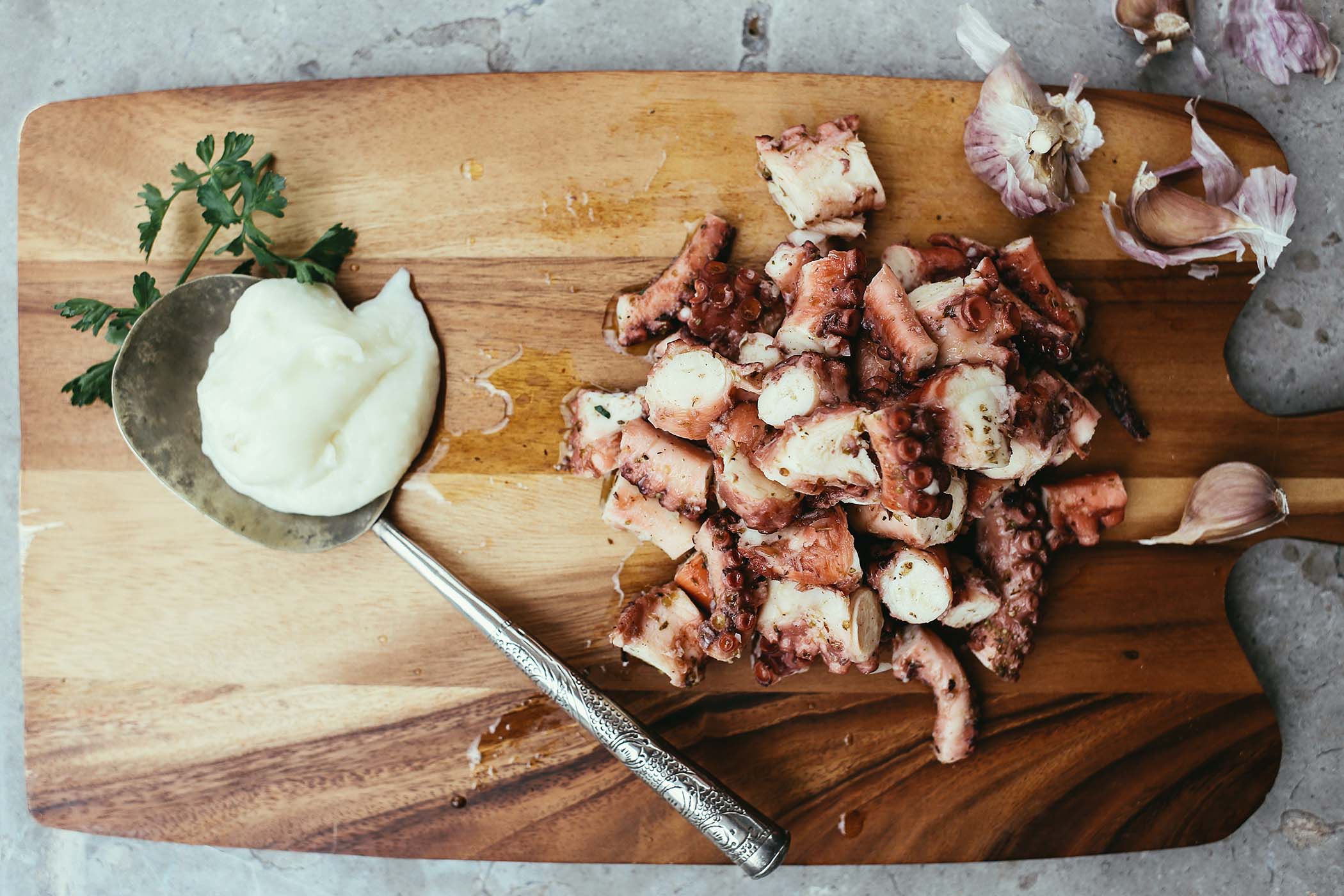 Polpo di scena: la ricetta del polpo all’nduja con purè e salsa di burrata