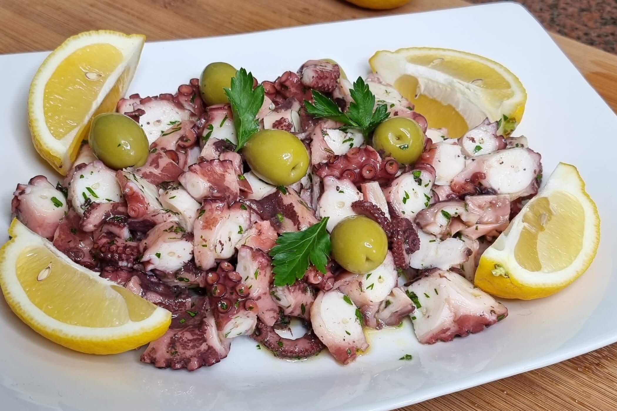 Insalata di polpo, la ricetta di un piatto fresco dal sapore unico ...