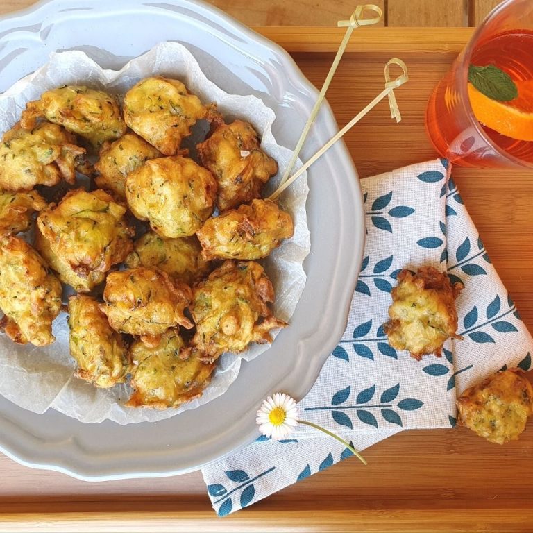 https://www.moltofood.it/wp-content/uploads/2022/04/frittelle-di-zucchine-step5-768x768.jpg