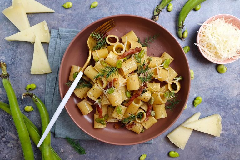 mezze maniche fave guanciale e pecorino