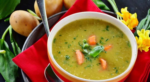 Minestrone, i dieci motivi per portarlo a tavola (anche d estate)