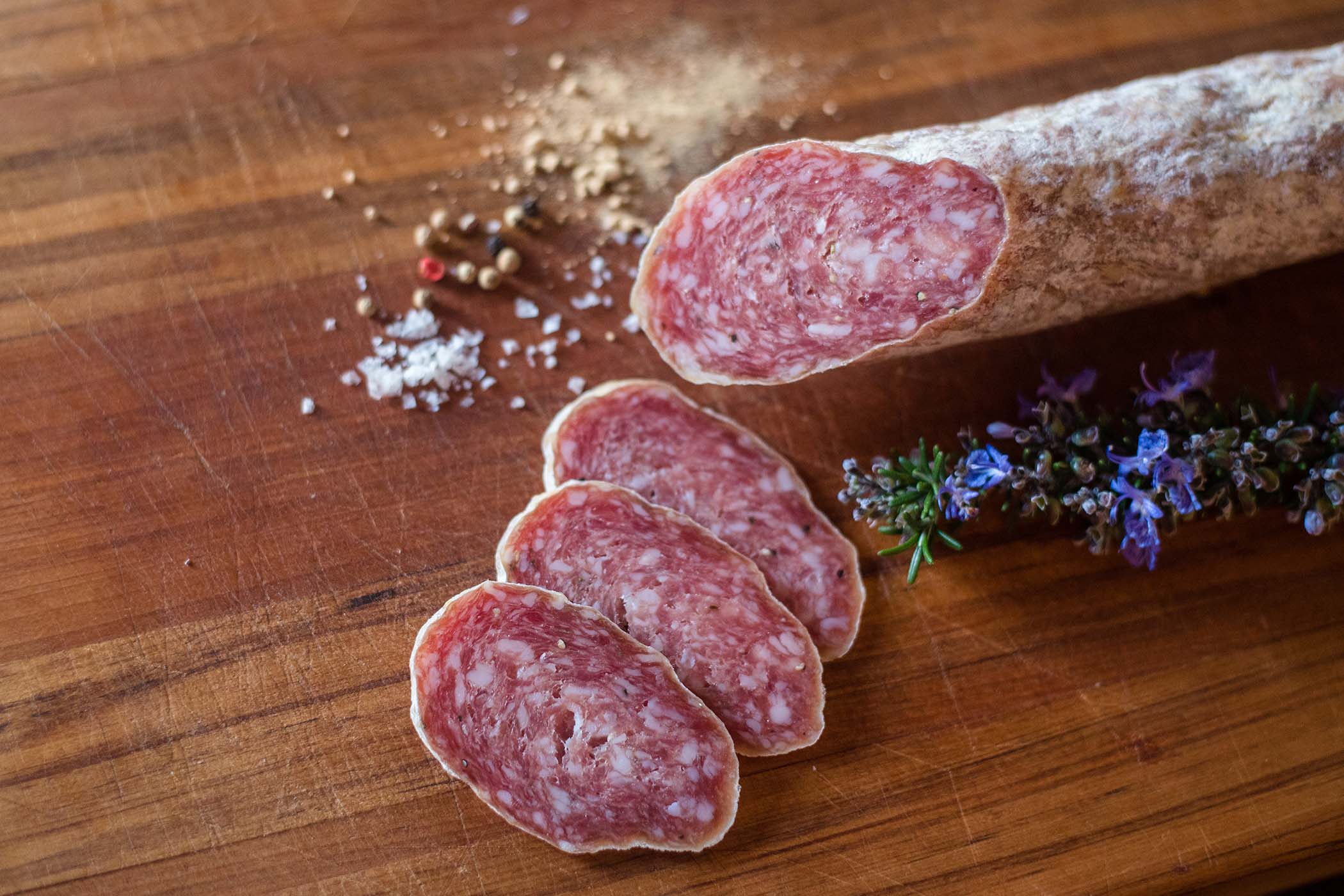 L'insaccato pop che piace ai principi, la torta di salame e patate