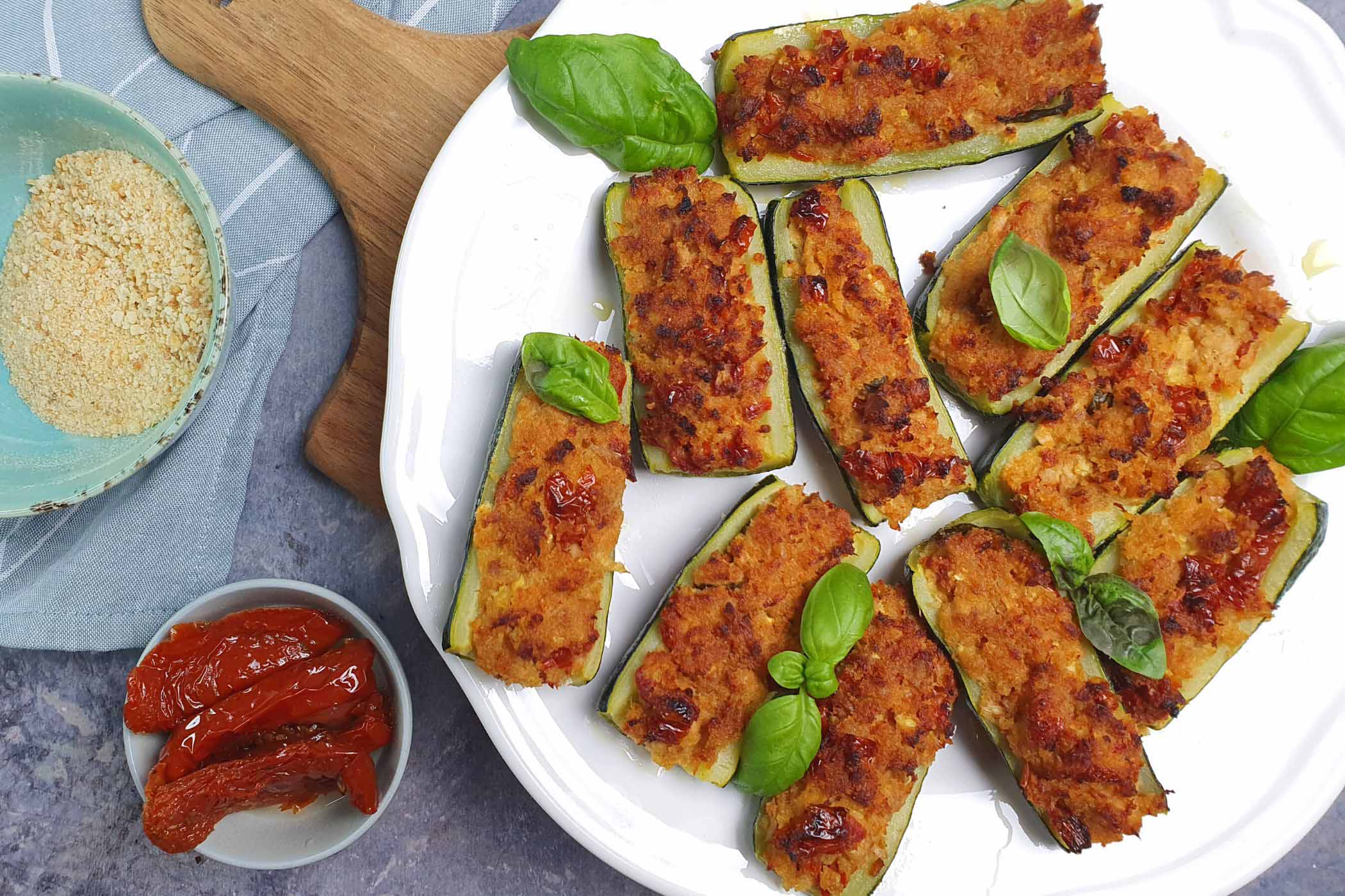 zucchine ripiene tonno e mozzarella in padella