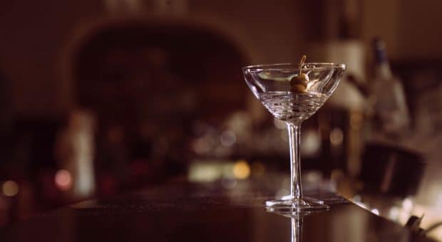 Il drink Royale, la ricetta del Knickerbocker Martini