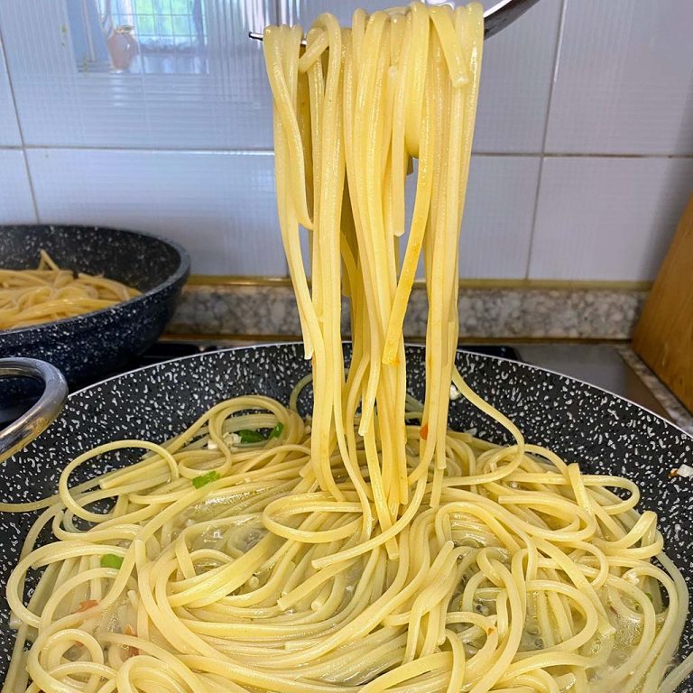 pasta aglio e olio step 6