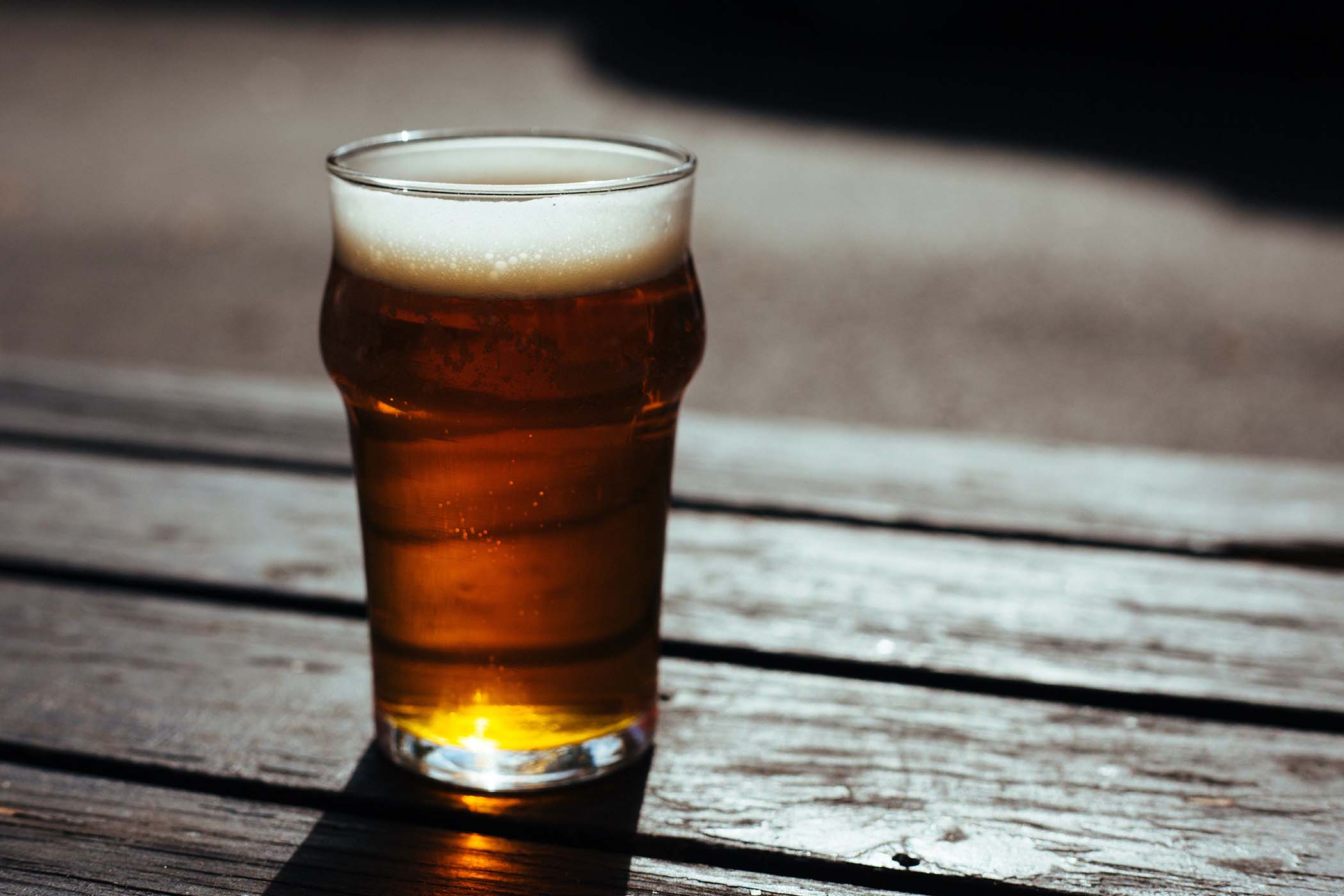 Cucinare a tutta birra: la ricetta dei ravioli di ricotta, terra di birra e carpaccio di barbabietola