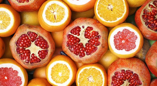 Acidit&agrave;, quel tocco magico che accende i piatti: il ceviche di pesce, pompelmo e melagrana