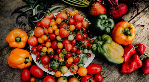 Verdure e cereali, l elogio della lentezza in cucina: la ricetta della ciambotta
