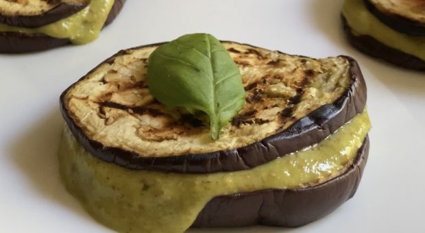Melanzane grigliate con salsa verde: la ricetta dei panini sbagliati