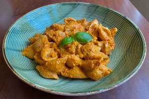 Pesto alla trapanese, la ricetta siciliana che unisce tutti i sapori mediterranei