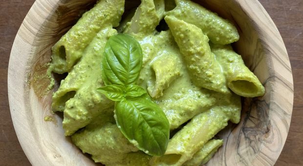 Pesto di pistacchi e basilico: un condimento fresco, versatile e gustoso!