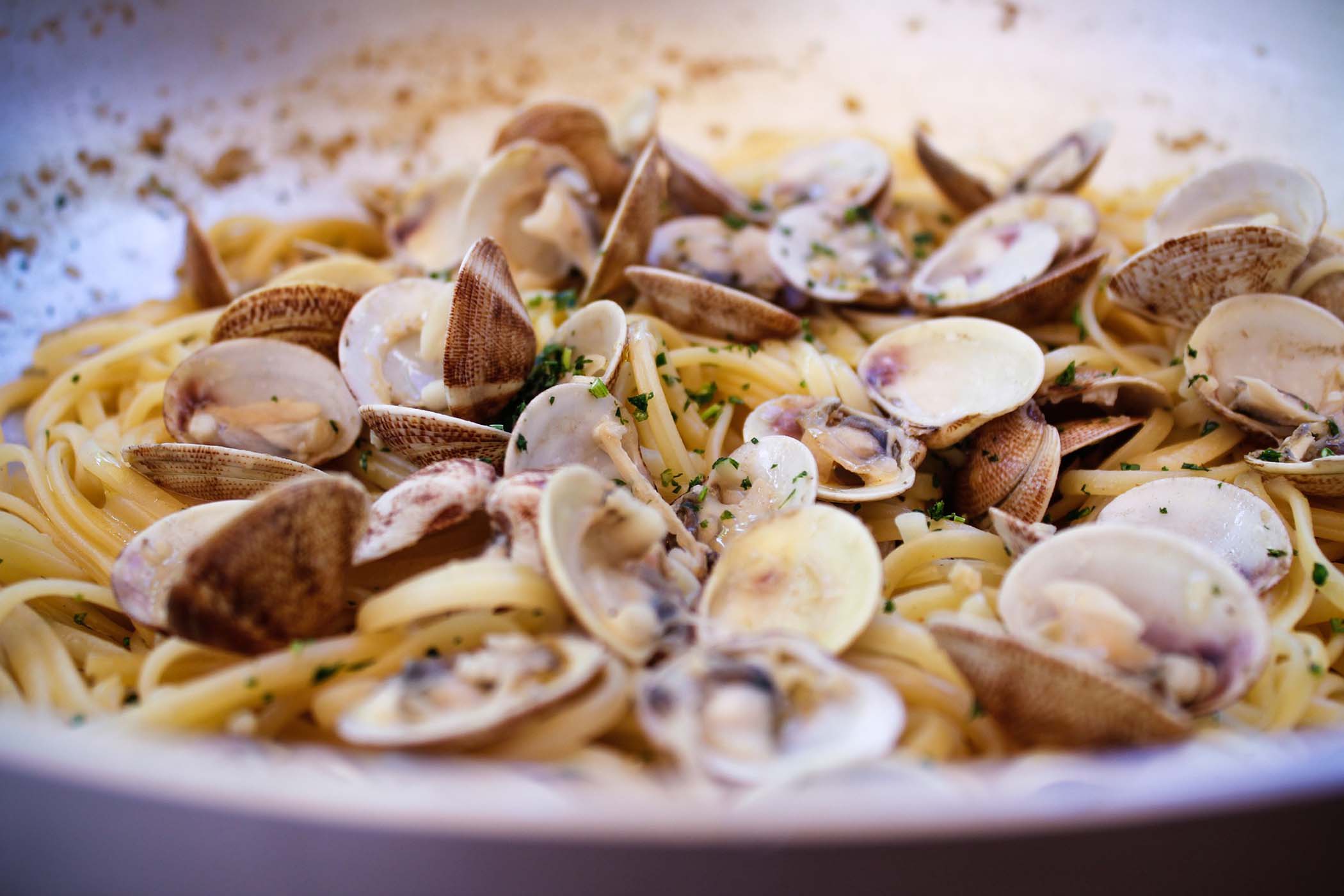 Piatti monumentali: la ricetta delle linguine broccoletti e vongole