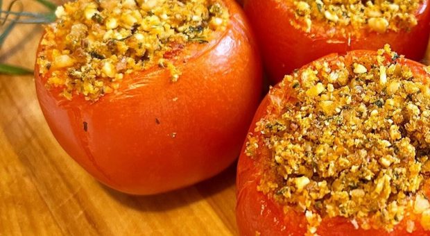 Pomodori ripieni, la ricetta per il contorno estivo ideale