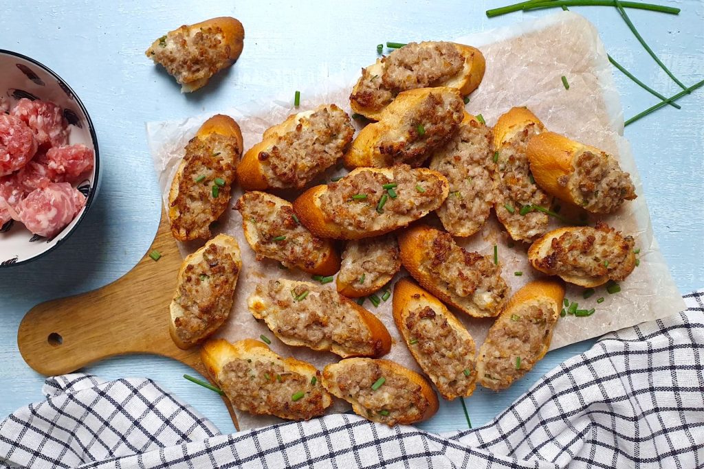 crostini salsiccia e stracchino