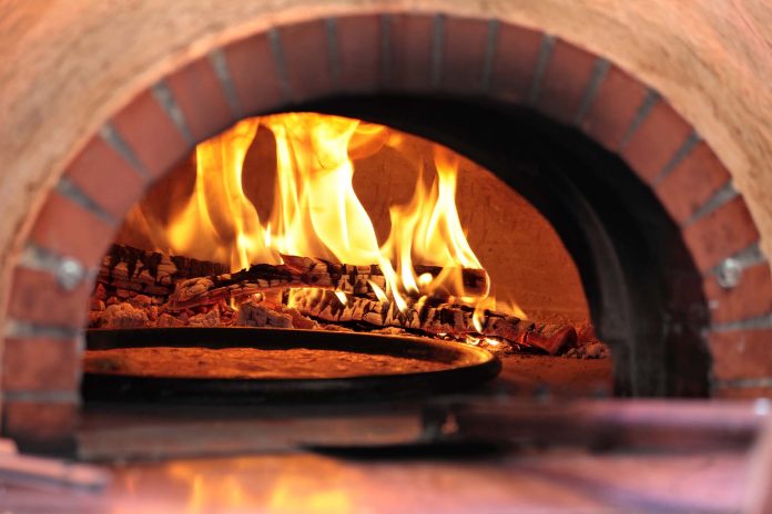 Forno a legna pizza