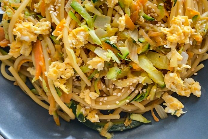 noodles con verdure