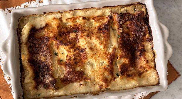 Lasagne funghi e salsiccia con formaggio: un primo piatto ricco e gustoso