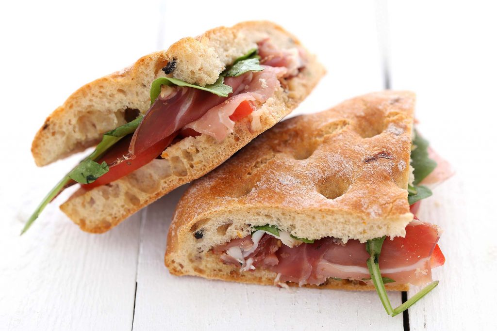 pane focaccia salumi merenda