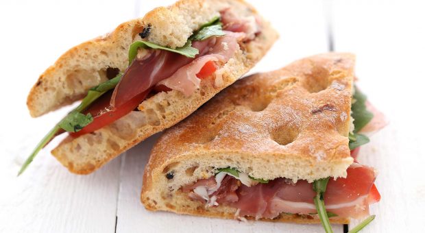 Merenda, gli italiani preferiscono quella salata: sul podio pane e salumi