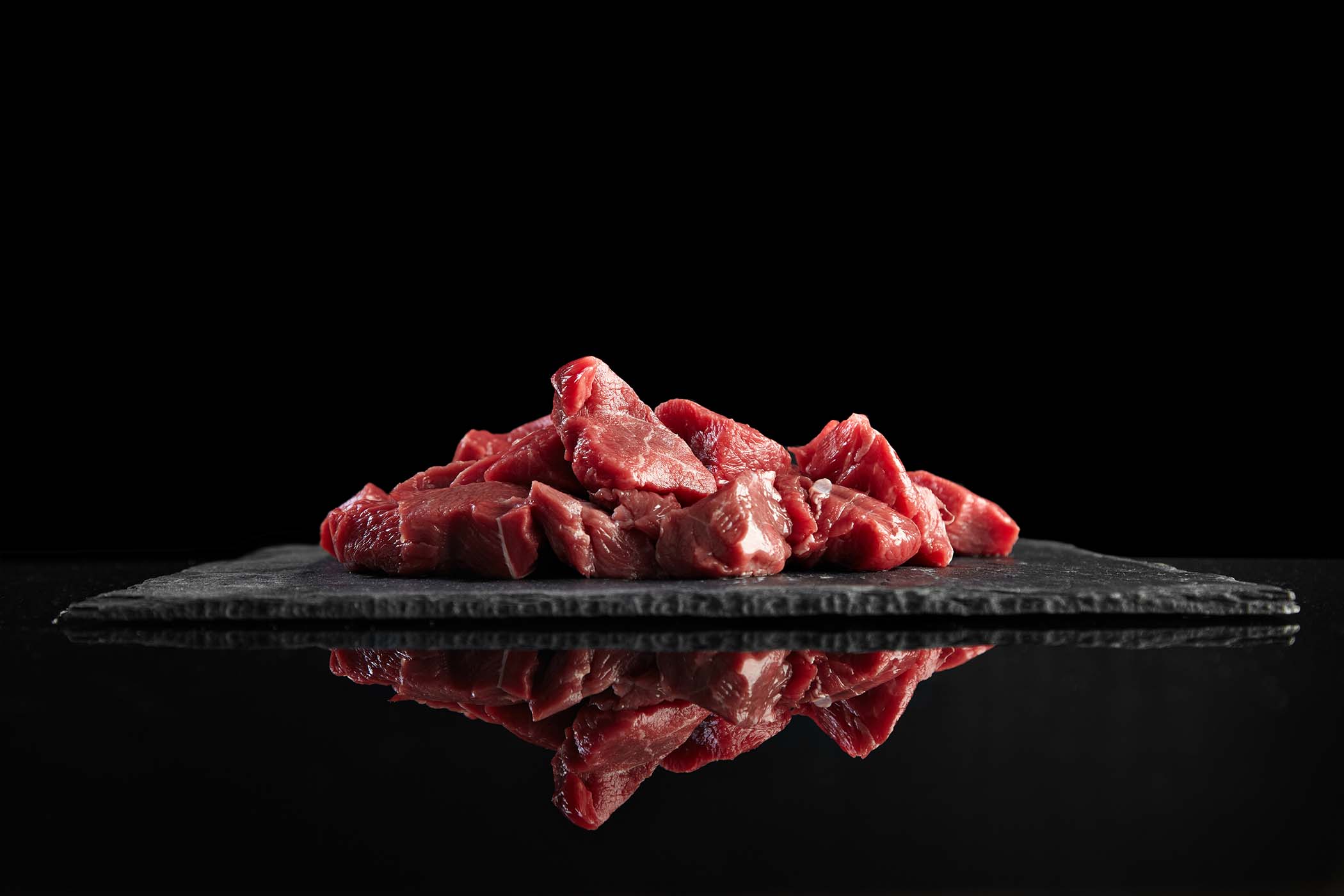Il fascino dell’osteria: la ricetta del cinghiale al ginepro