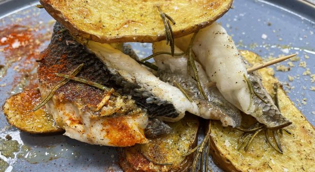 Orata al forno con patate, la ricetta ideale