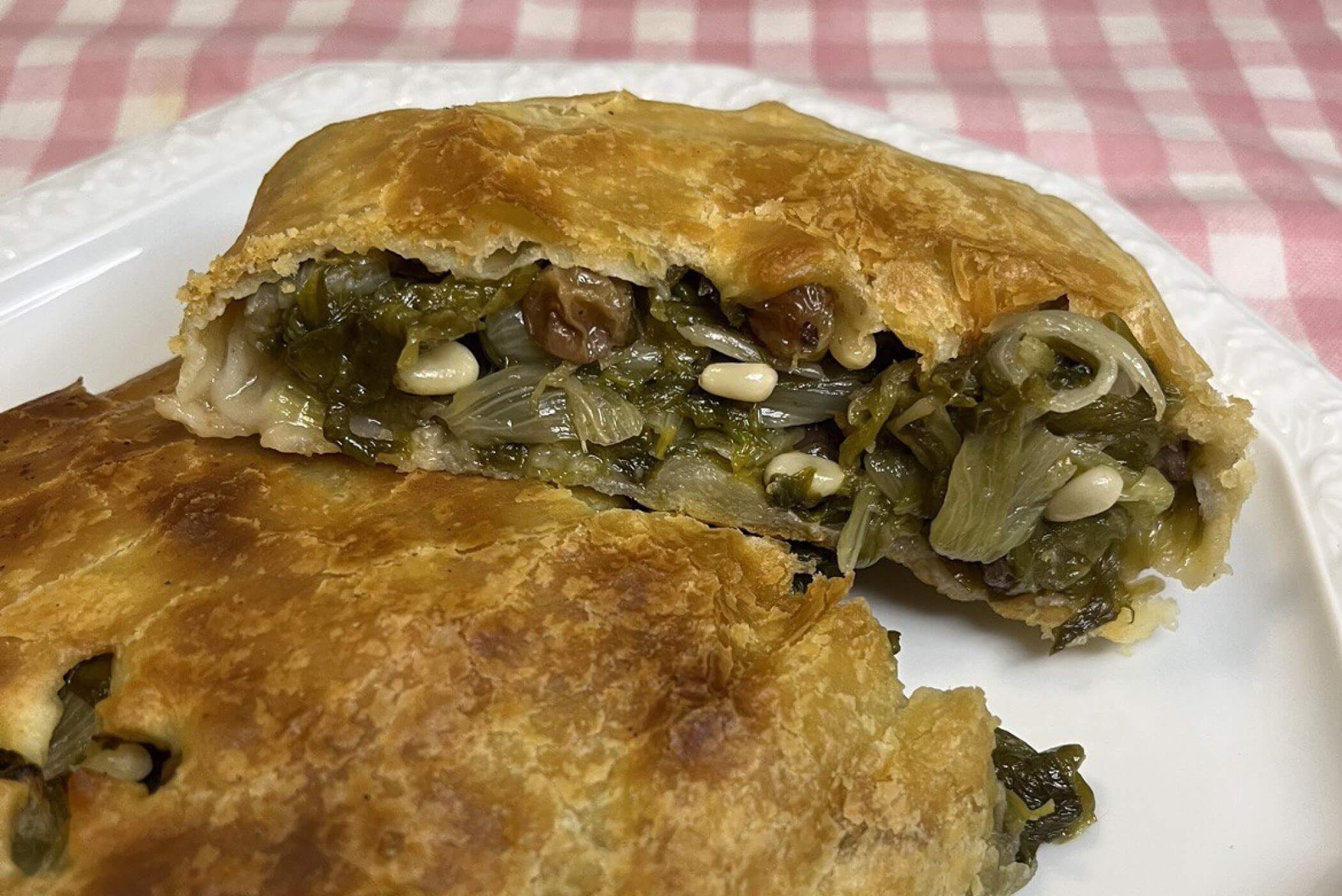 Strudel salato ripieno di scarola, la ricetta che non ti aspetti