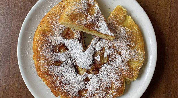 Torta in padella alle mele, la ricetta facile senza forno