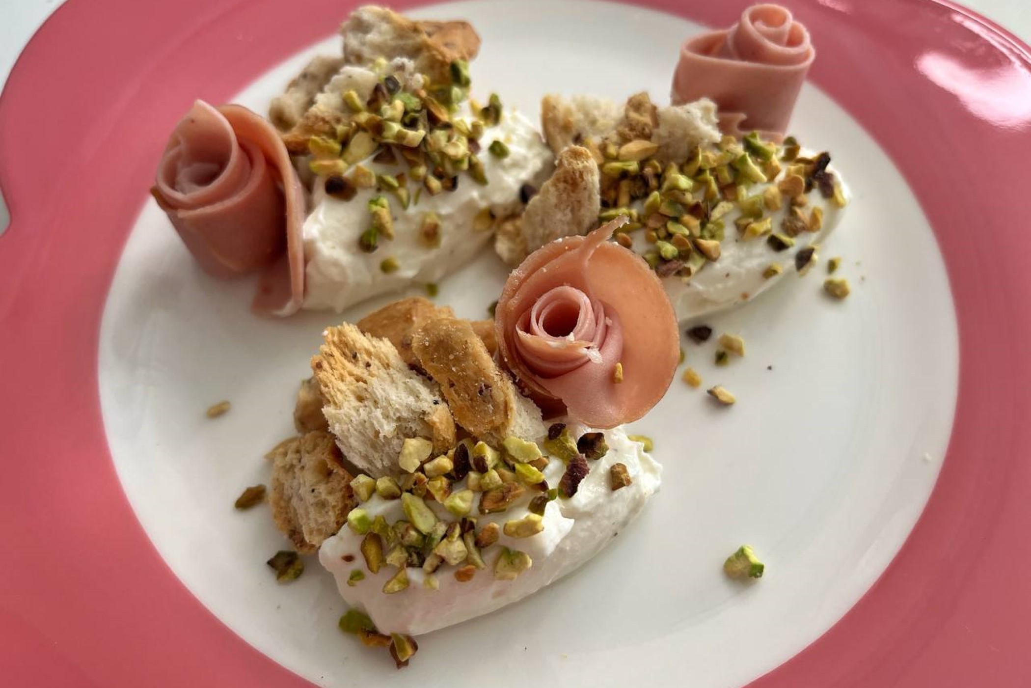 Cheesecake salata con mortadella e robiola, la ricetta sfiziosa
