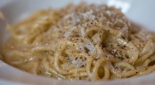 Le oasi del gusto: la ricetta degli spaghetti cacio e pepe