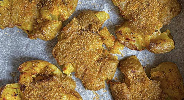 Patate gratinate alla paprika, il contorno perfetto che sta bene con tutto