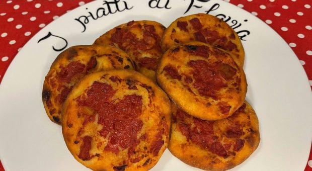 Pizzette rosse fatte in casa: la ricetta come quelle del forno