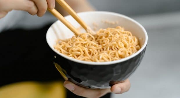 Giappone a tavola: la ricetta degli udon con pollo e gamberi