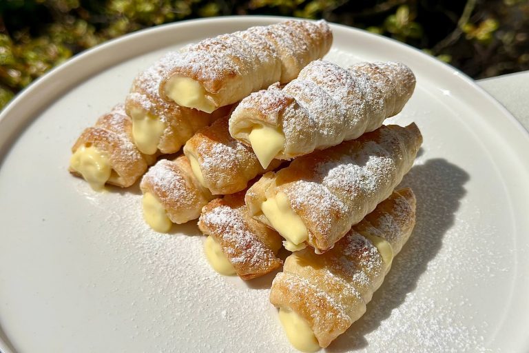 Cannoli di pasta sfoglia