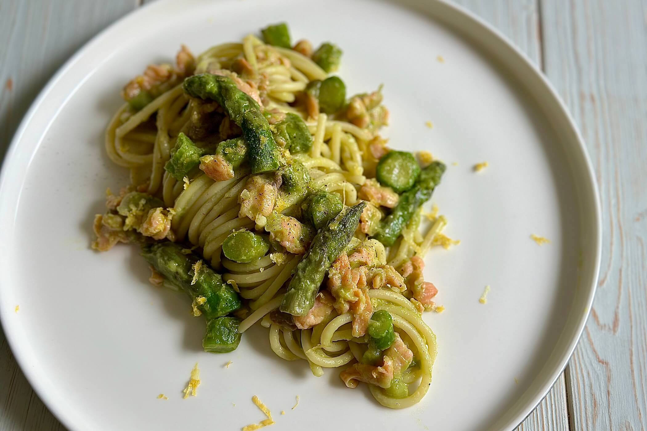 Pasta con crema di asparagi e salmone affumicato - MoltoFood