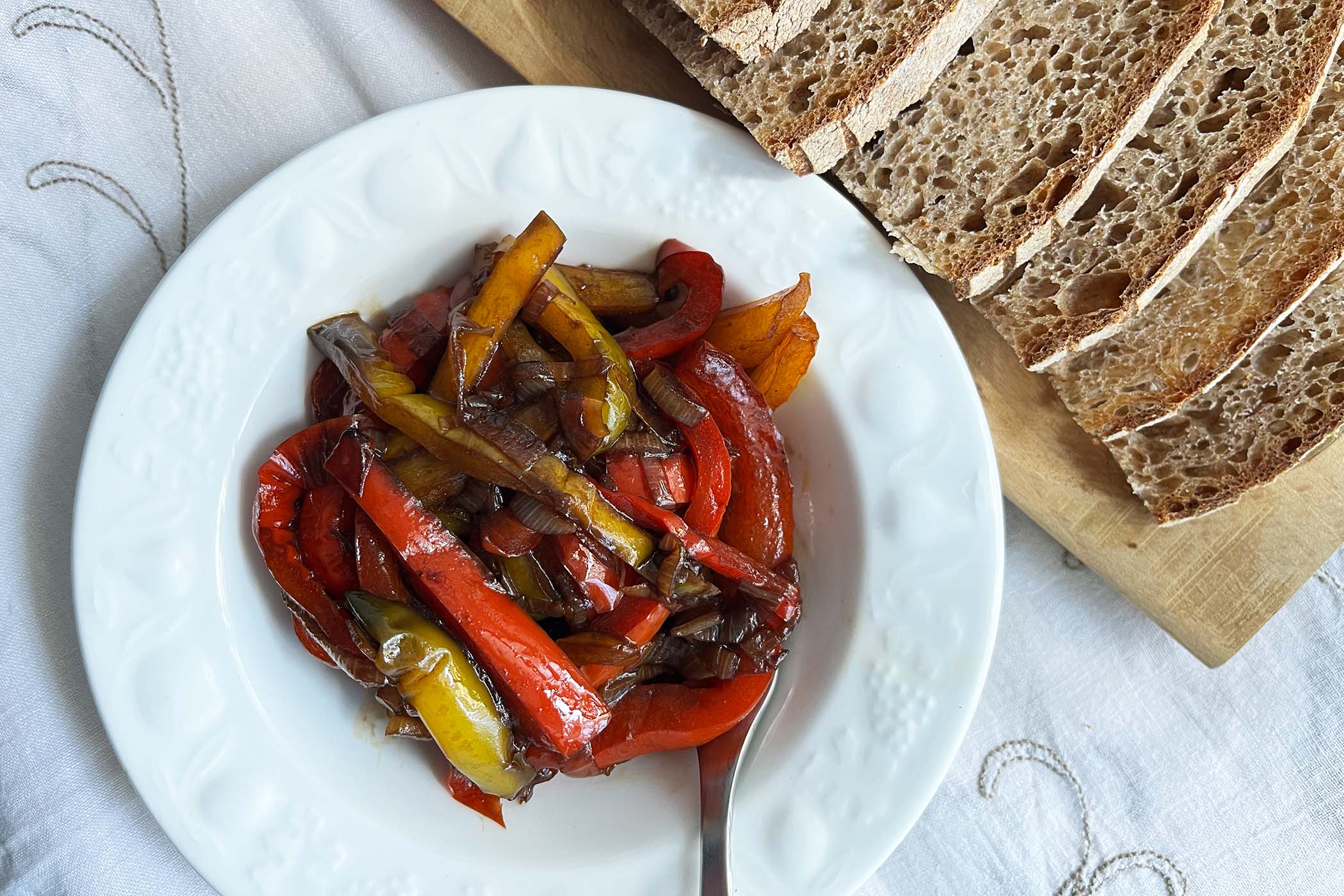 Peperoni in agrodolce, la ricetta per un contorno da urlo