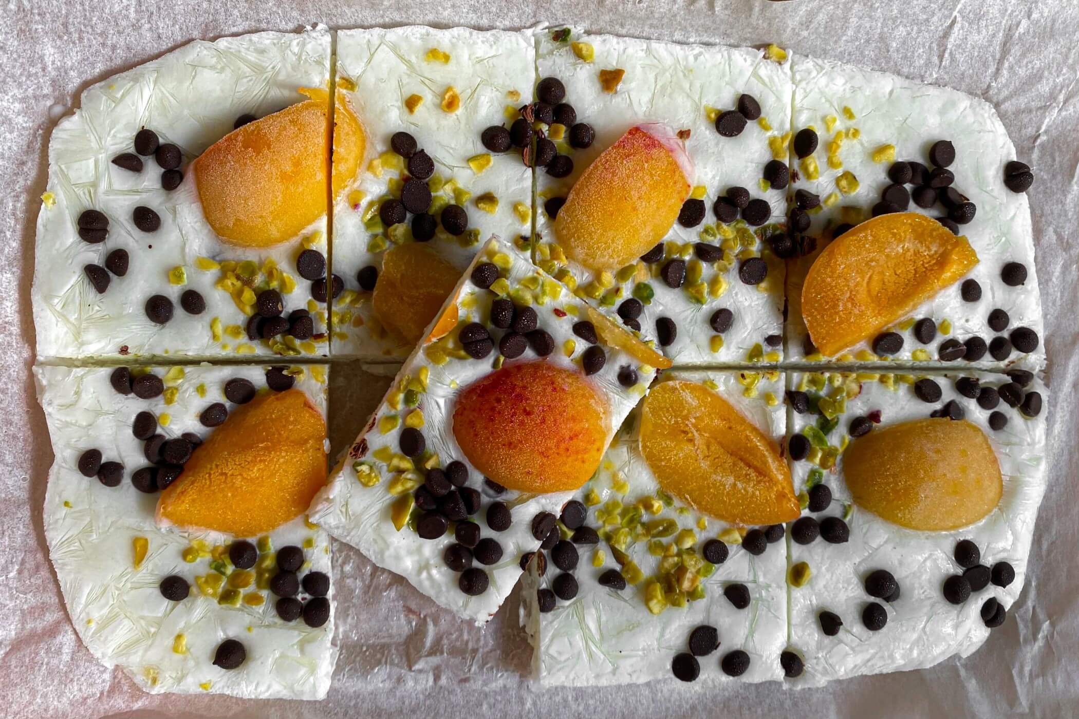 Frozen yogurt bark, il dolce facile e veloce per una merenda super fresca