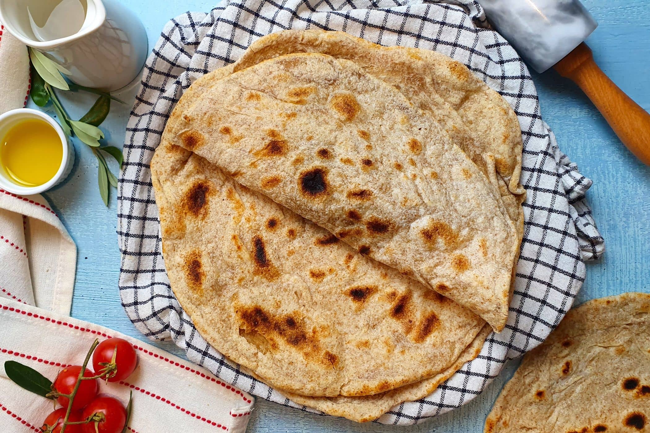 Piadina sfogliata all’olio, la ricetta semi-integrale facile e infallibile