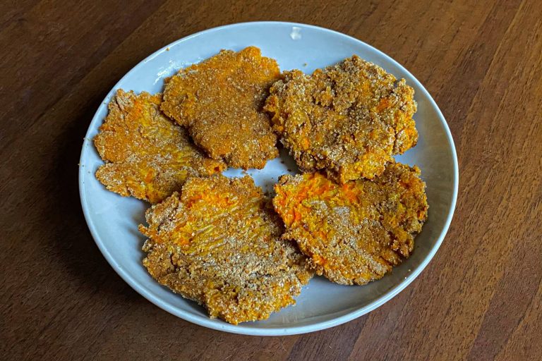 Frittelle di carote al forno: super crispy e saporite… una tira l’altra!