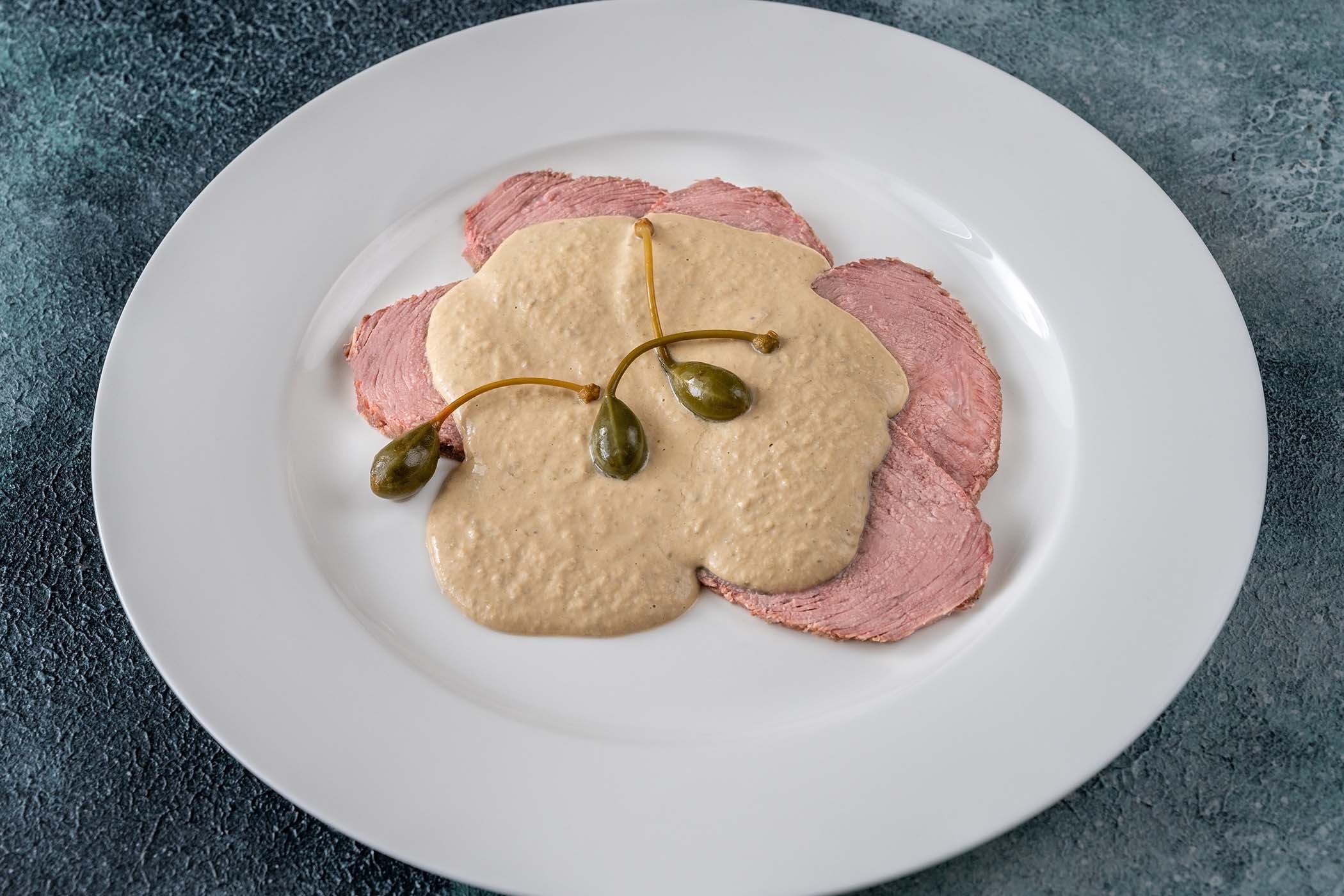 Vacanza gourmet: la ricetta del vitello tonnato - MoltoFood