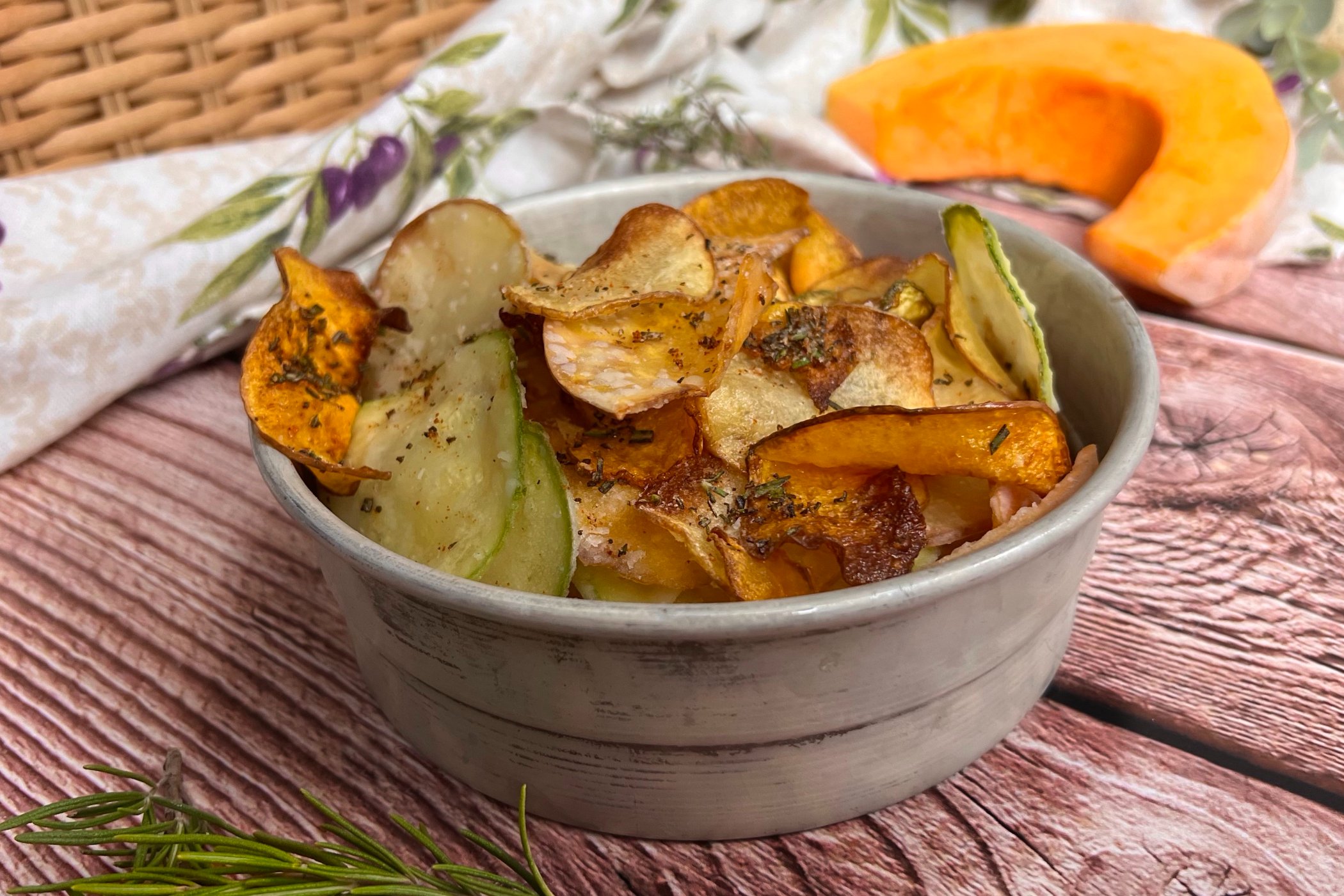 Chips di verdure croccanti, così buone che non potrai smettere di mangiarle