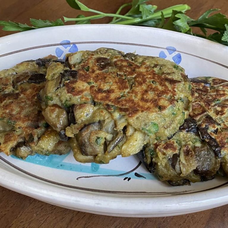 Hamburger di melanzane, la ricetta furba per mangiare più verdure  --- (Fonte immagine: https://www.moltofood.it/wp-content/uploads/2023/09/burger_di_melanzane_step4-768x768.jpg)