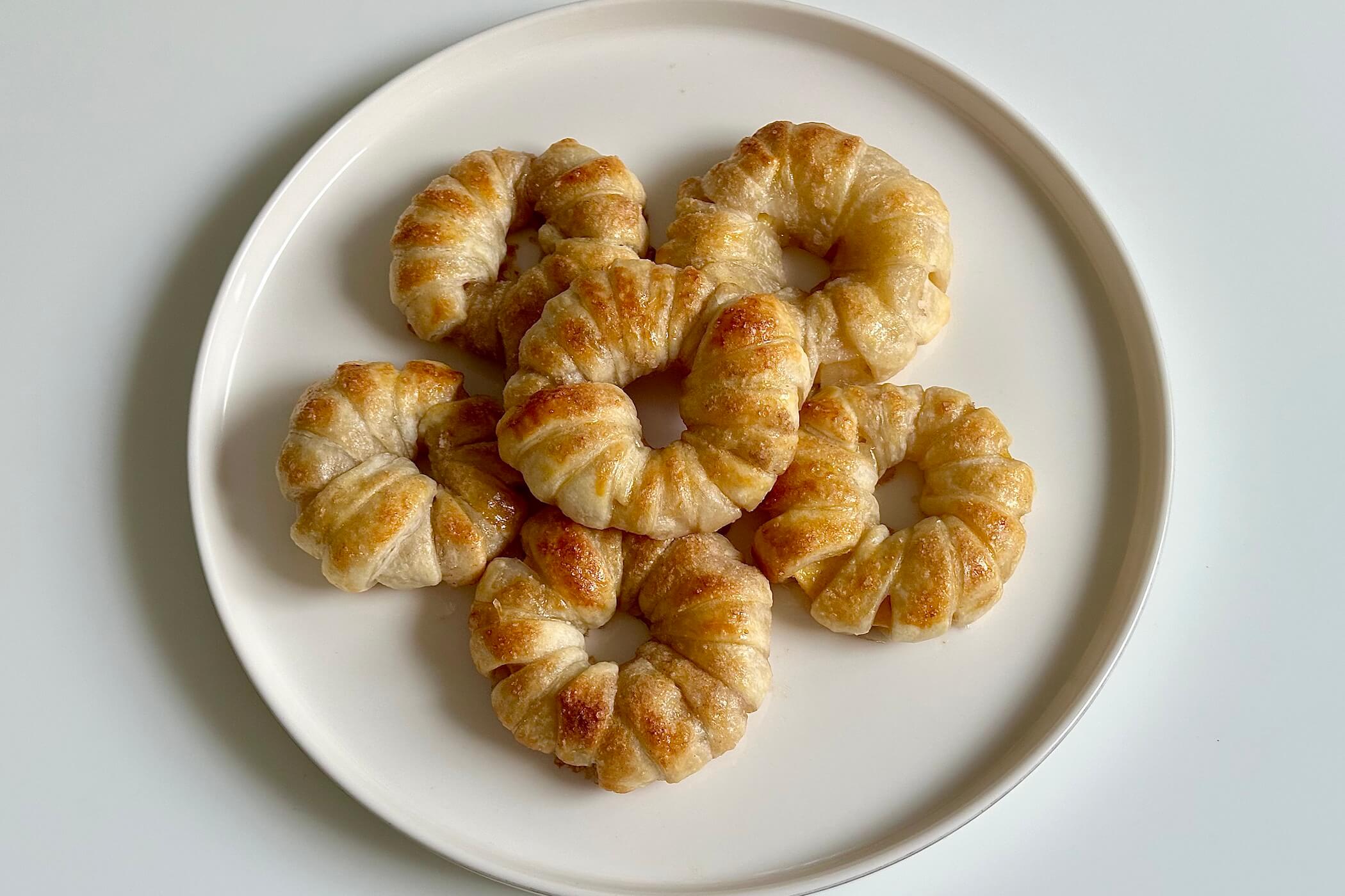 Ciambelle di mele, la ricetta con la pasta sfoglia facilissima