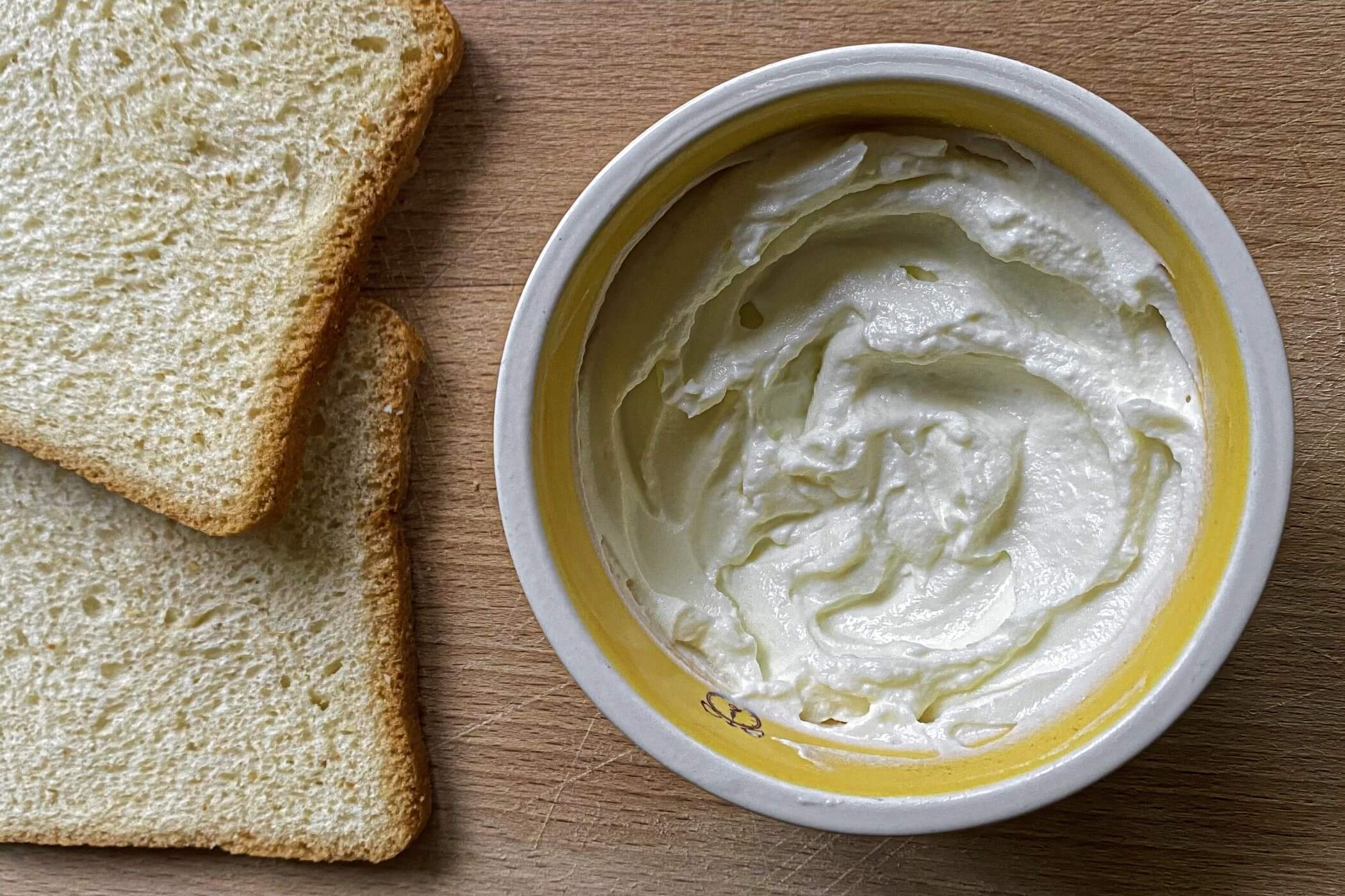 Formaggio spalmabile fatto in casa, la ricetta cremosa e avvolgente