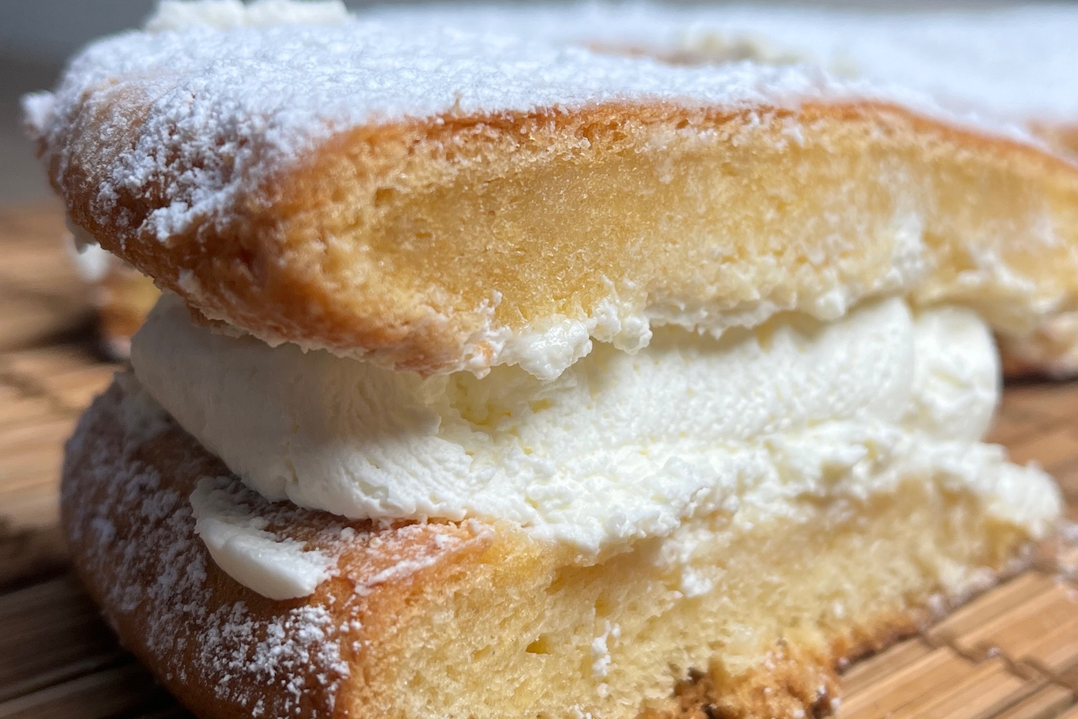 Torta paradiso farcita, la ricetta soffice che fa tornare bambini