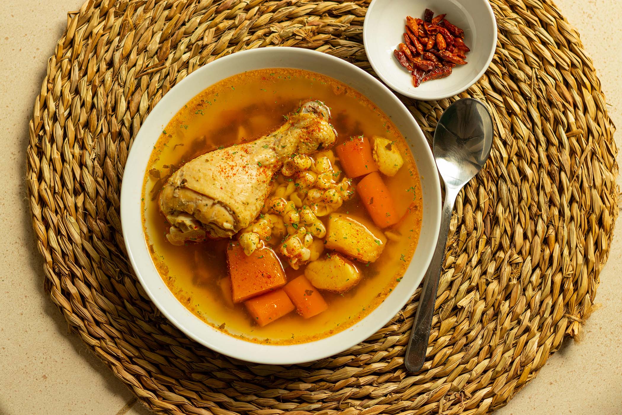 Come fare il brodo di pollo, la ricetta