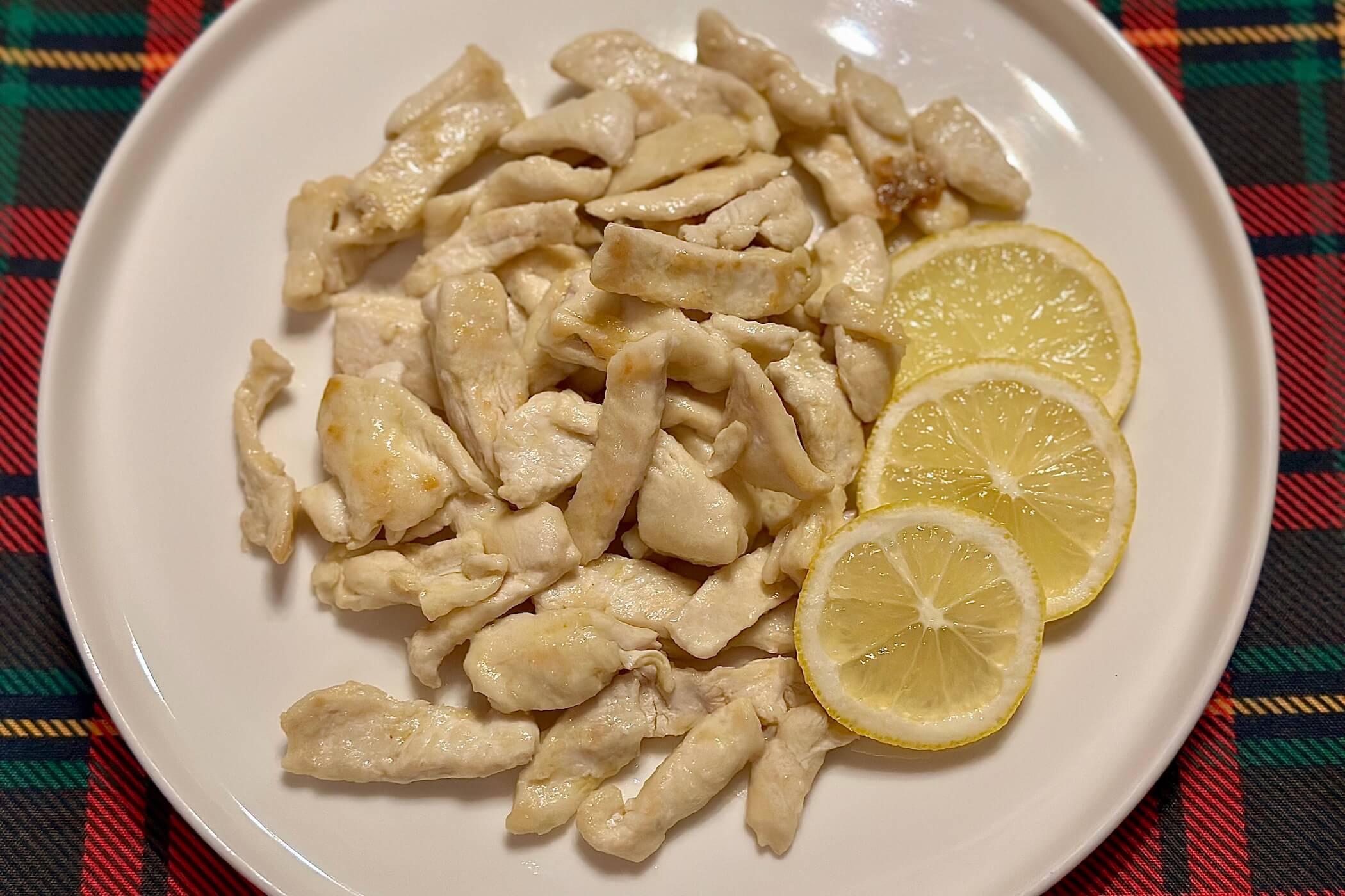 Straccetti di pollo al limone, la ricetta salvacena per eccellenza