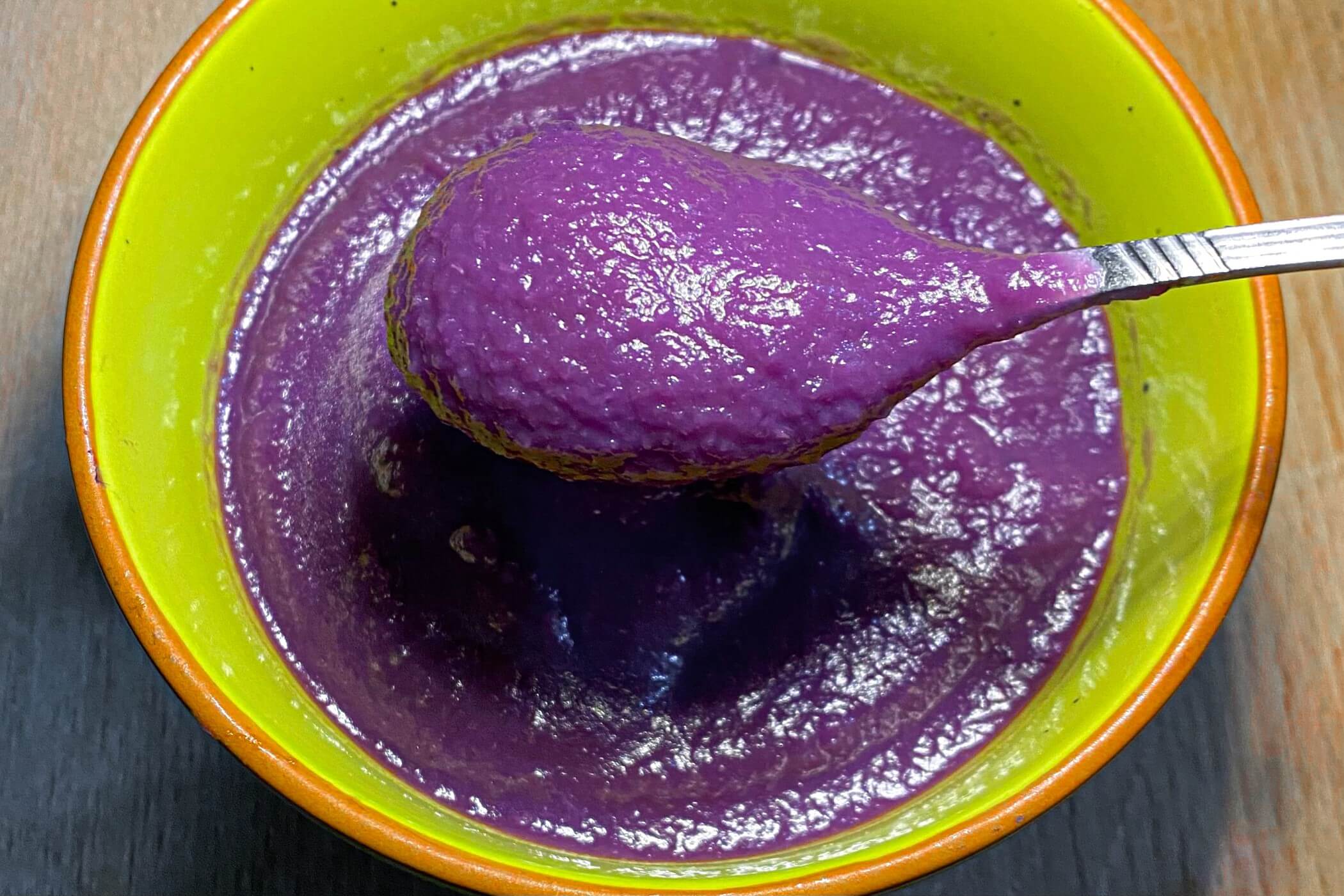 Vellutata di cavolo viola, la crema “magica” che cambia colore