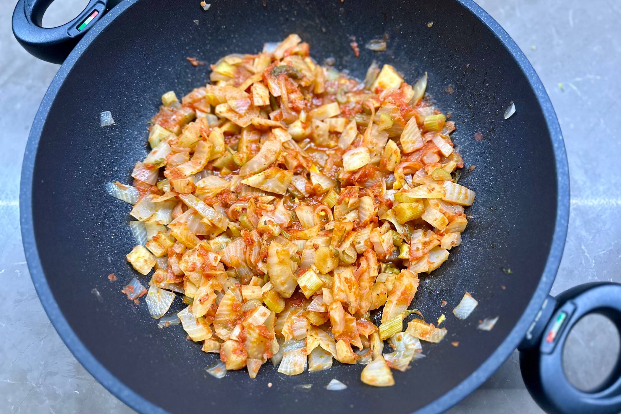 Finocchi in padella, la ricetta da provare con pomodoro e origano